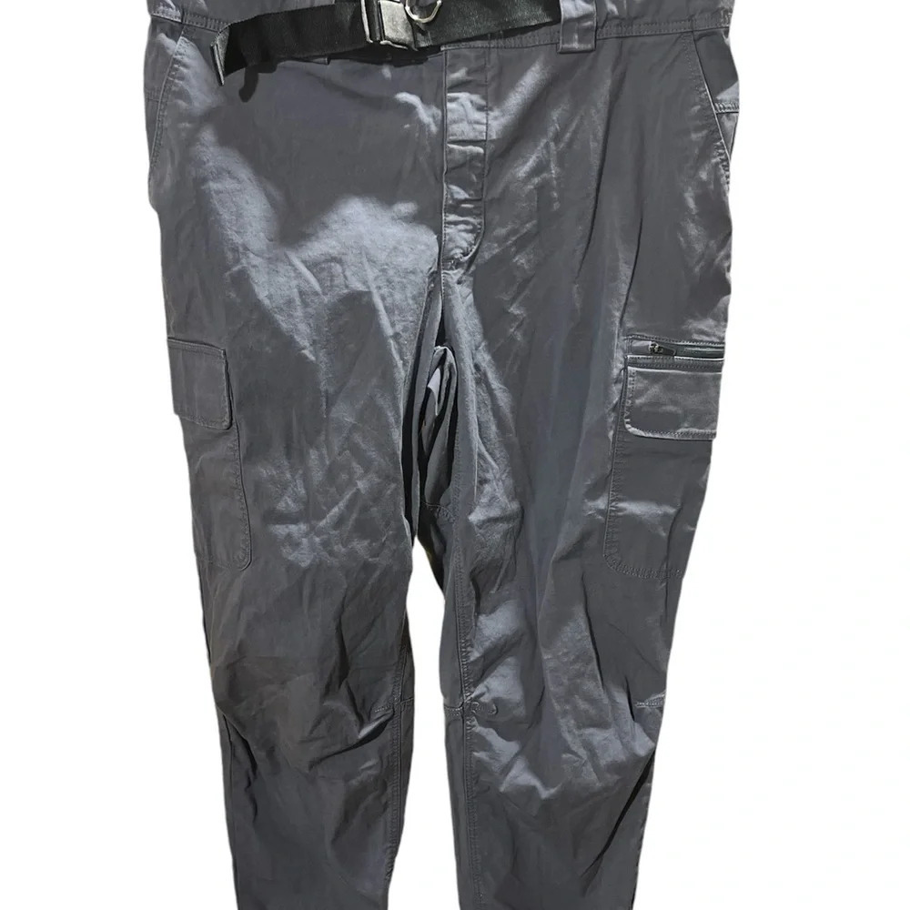 MOUNTAIN HARDWEAR ~ Women’s Grey Cargo Hiking Outdoor Camping Pants with Belt - Picture 2 of 10